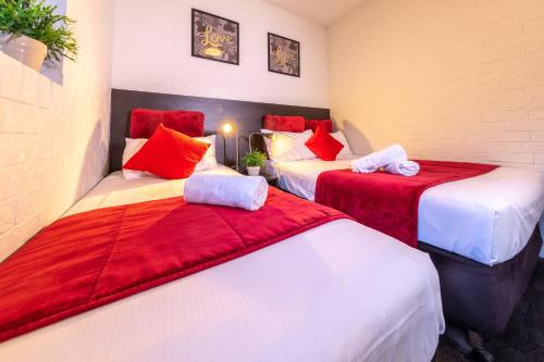 Postel nebo postele na pokoji v ubytování Ascot Budget Inn & Residences