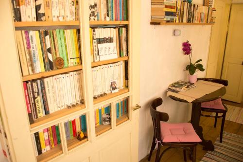 a room with a door and a table with a desk at Casa Petri Rosia Montana in Roşia Montană