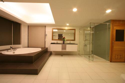 a large bathroom with a tub and a shower at Yoyo Hotel in Chiayi City