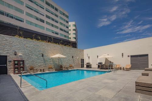 a swimming pool in front of a building at Hyatt House Mexico City Santa Fe in Mexico City