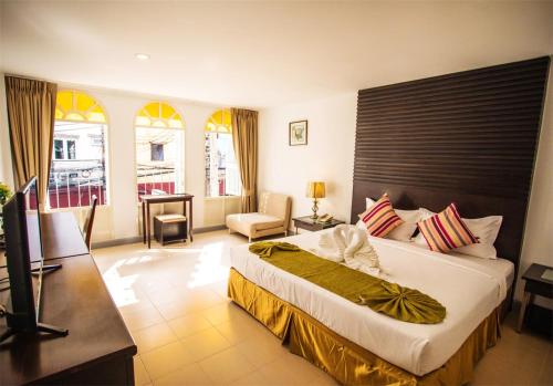 Ένα ή περισσότερα κρεβάτια σε δωμάτιο στο Sino House Patong