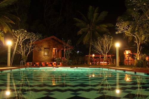 Swimming pool sa o malapit sa Ypsylon Tourist Resort