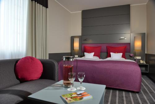 En eller flere senge i et værelse på Best Western Premier Parkhotel Kronsberg