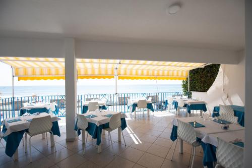Restaurace v ubytování La Conchiglia sul Mare