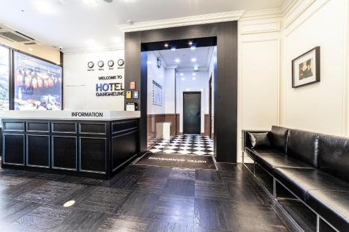 a lobby of a hotel with a waiting room at Gangneung Tourist Hotel in Gangneung