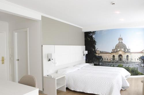 Una cama o camas en una habitación de Hotel Loiola