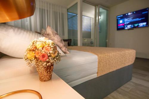 Rose Gold Rooms & Studio with balcony