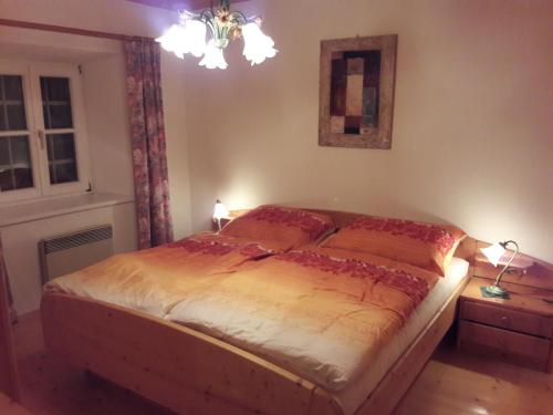 a bedroom with a large bed in a room at Ferienhaus im Thermenland (Loipersdorf, Blumau) in Ilz