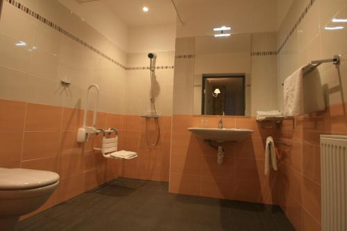 Gallery image of Auberge du Cabestan Hotel Audierne in Audierne