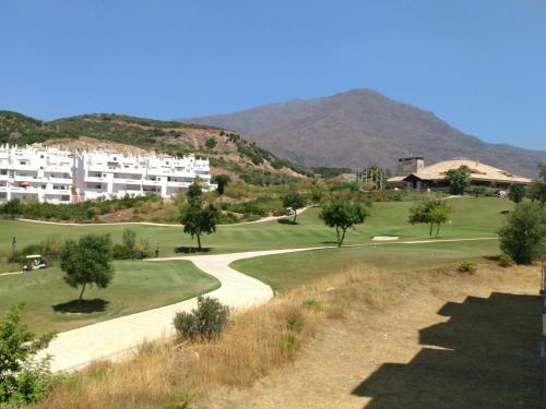 A general mountain view or a mountain view taken from Az apartmant