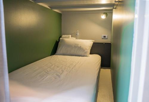 Postel nebo postele na pokoji v ubytování Yaks House Hostel