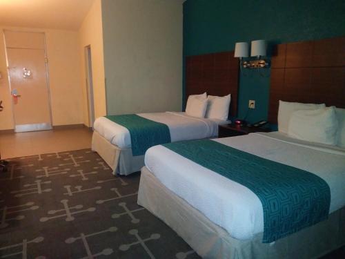 a hotel room with two beds in a room at Howard Johnson by Wyndham Athens in Athens