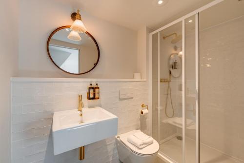 Bathroom sa Rooms by Bistrot Pierre