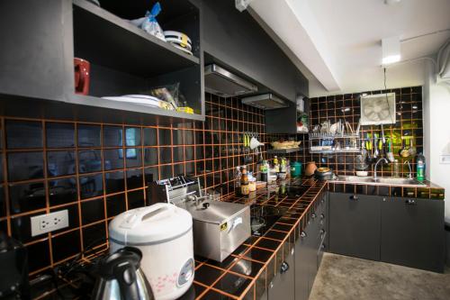 Yaks House Hostel - SHA Plus tesisinde mutfak veya mini mutfak