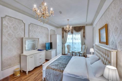 Postel nebo postele na pokoji v ubytování Royal Hotel