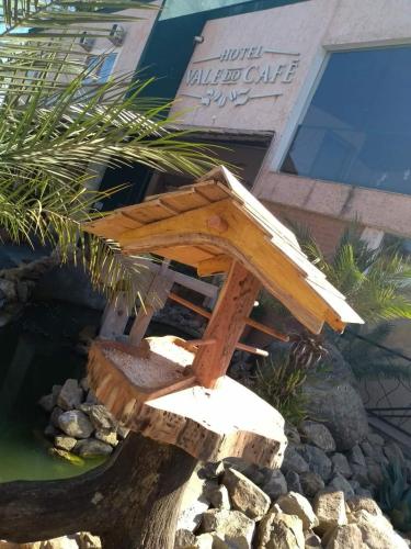 a wooden bench sitting on top of a tree stump at Hotel Vale do Café in Machado