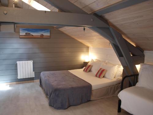 Кровать или кровати в номере L'Estanquet Bed and Breakfast pdj offert