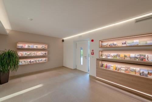 a pharmacy aisle with shelves of food on the wall at Vineus Tramin in Termeno
