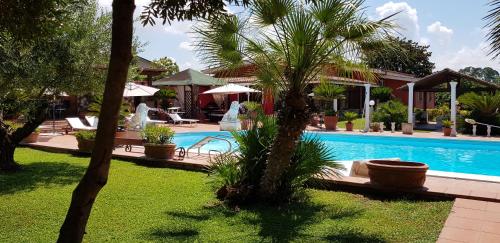 The swimming pool at or close to L'oasi di Ambra
