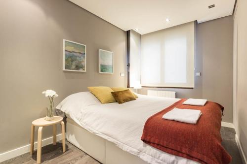 En eller flere senge i et værelse på POZAS by Kyosai