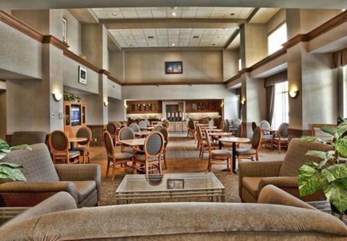 Humphry Inn and Suites Image