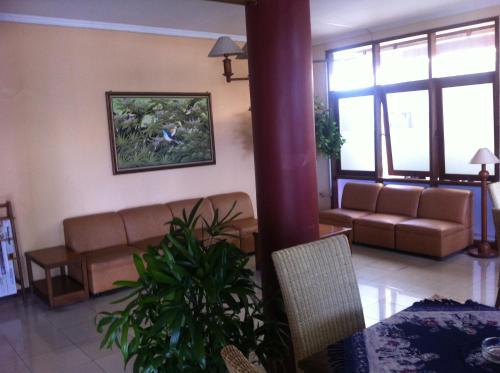 Χώρος καθιστικού στο Harmony Inn