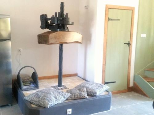 a camera sitting on a couch in a room at L'Effraie des Clochers in Cast