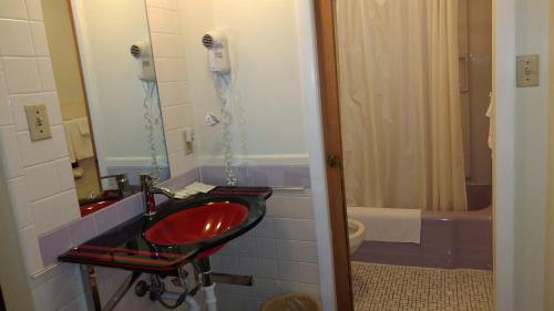 a bathroom with a red sink and a shower at Driftwood Motel in Niagara Falls