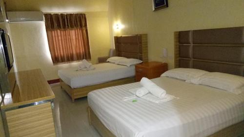 Ліжко або ліжка в номері Jeamco Royal Hotel-Cotabato