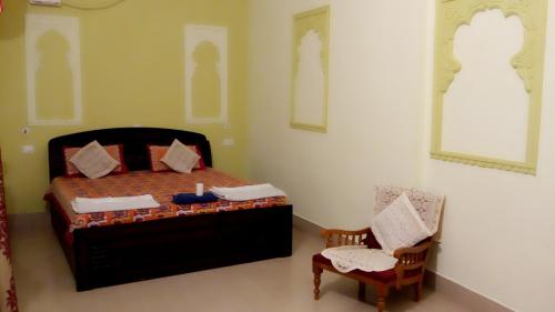 a bedroom with a bed and a chair in it at Shivam Tourist Guest House in Būndi