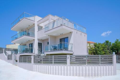 Gallery image of Eridon Suites in Limenaria
