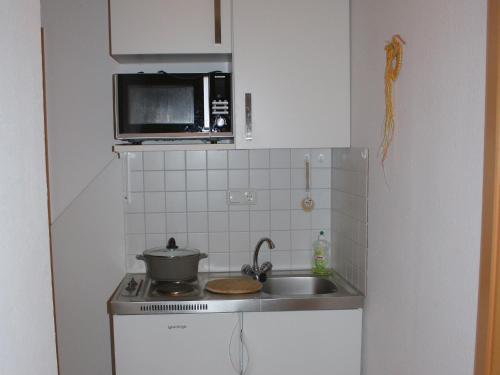 Kuchyň nebo kuchyňský kout v ubytování Charmante Ferienwohnung mit Garten in Hüddingen