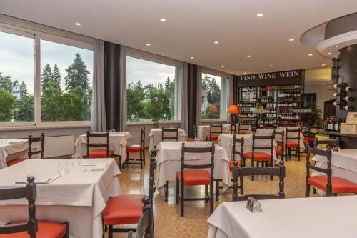 Reštaurácia alebo iné gastronomické zariadenie v ubytovaní Hotel Della Torre