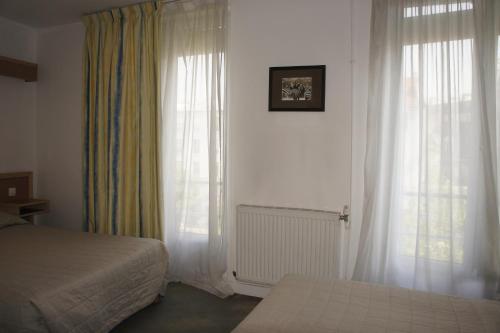 Cama o camas de una habitación en Hôtel Edgar Quinet