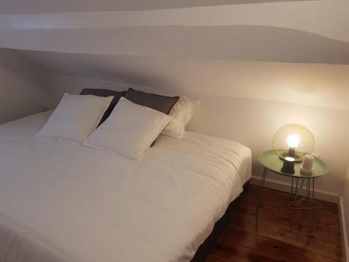 A bed or beds in a room at Oporto Foz House close to the beach