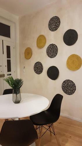 a dining room with a white table and chairs at Oporto Foz House close to the beach in Porto