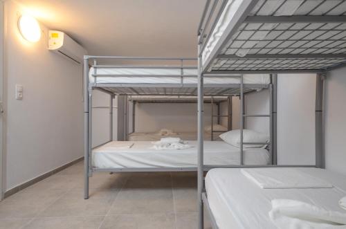 Postel nebo postele na pokoji v ubytování Naxos Hostel
