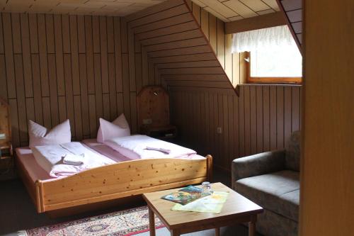 Ліжко або ліжка в номері Hotel Waldfrieden