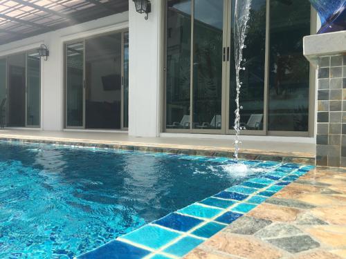 Πισίνα στο ή κοντά στο The Snug Airportel - Phuket Airport