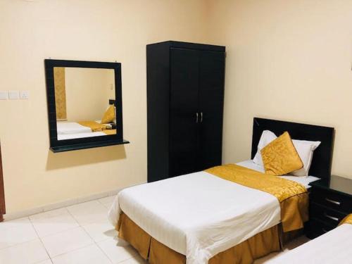 A bed or beds in a room at Safwt Aldyar Furnished Units