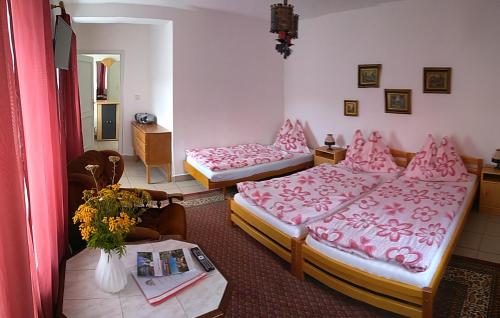 Ένα ή περισσότερα κρεβάτια σε δωμάτιο στο Ubytování ve Mlýně
