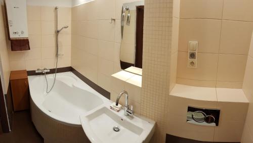 Ένα μπάνιο στο Apartament RSL