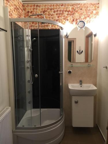 Ένα μπάνιο στο Apartamenty Kornel