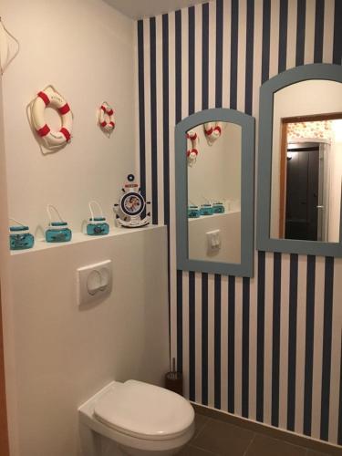 Ένα μπάνιο στο Apartamenty Kornel
