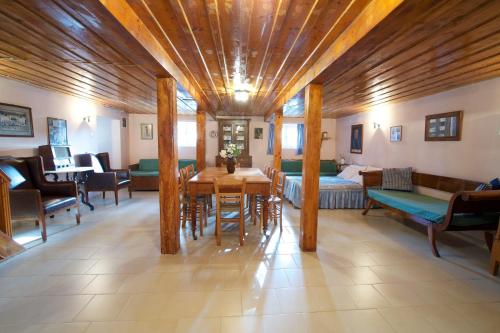 Χώρος καθιστικού στο Villa Eleni