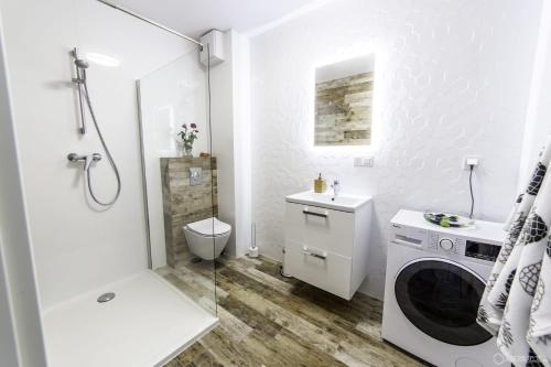 Koupelna v ubytování Granary Island Apartment
