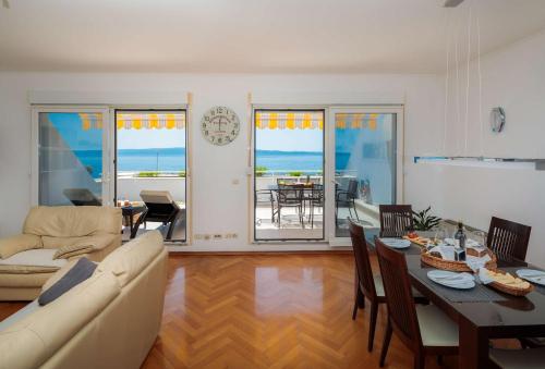 Luxury Seaside Apartment Amphora