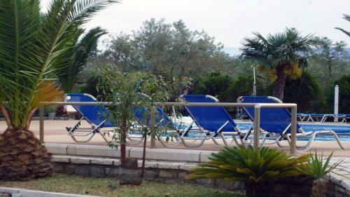 Bazén v ubytování Glyfada Villas nebo v jeho okolí