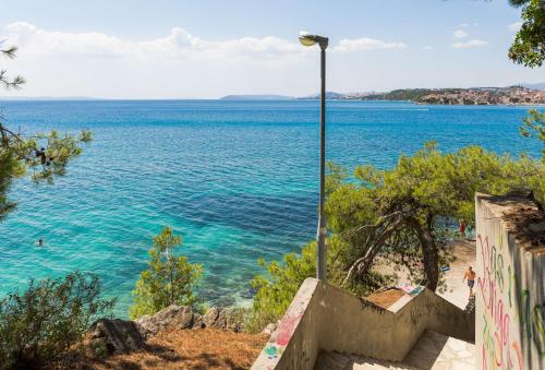 a view of the ocean with a street light at Lavica Seaside Apartments, Podstrana in Podstrana