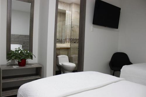 Un ou plusieurs lits dans un hébergement de l'établissement ARI Hotel